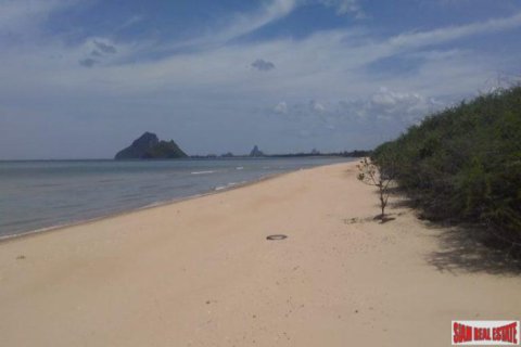 Terrain à Hua Hin, Thaïlande 22400 m2 № 193303