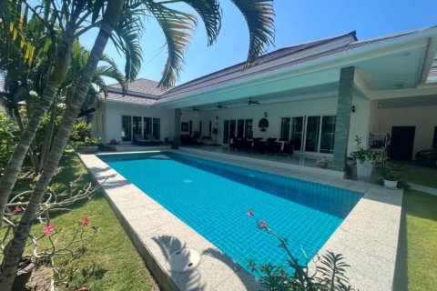 Villa in Cha-am, Thailand 4 bedrooms № 116859 - photo 1
