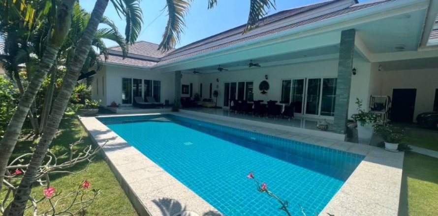 Villa in Cha-am, Thailand 4 bedrooms № 116859