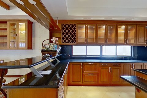 Villa in Pattaya, Thailand 5 bedrooms № 150029 - photo 11