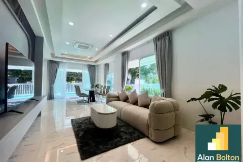 Casa de 3 dormitorios en Pattaya, Tailandia № 211440 - foto 10