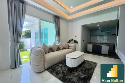 Casa de 3 dormitorios en Pattaya, Tailandia № 211440 - foto 11