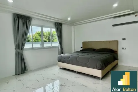 Casa de 3 dormitorios en Pattaya, Tailandia № 211440 - foto 16