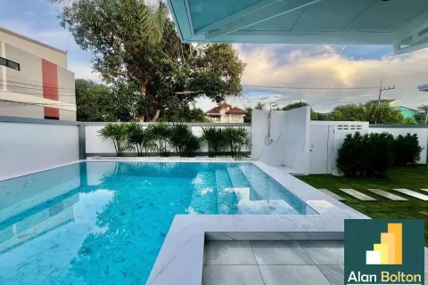Casa de 3 dormitorios en Pattaya, Tailandia № 211440 - foto 9