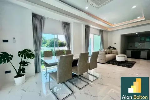 Casa de 3 dormitorios en Pattaya, Tailandia № 211440 - foto 12