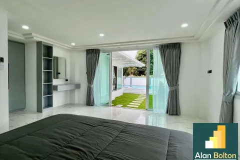 Casa de 3 dormitorios en Pattaya, Tailandia № 211440 - foto 4