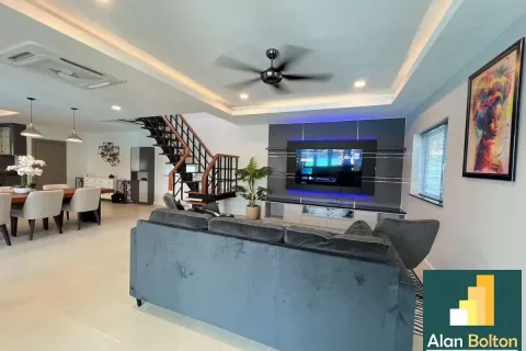 Casa de 4 dormitorios en Pattaya, Tailandia № 211439 - foto 3