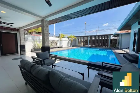 Casa de 4 dormitorios en Pattaya, Tailandia № 211439 - foto 20