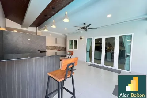 Casa de 4 dormitorios en Pattaya, Tailandia № 211439 - foto 14