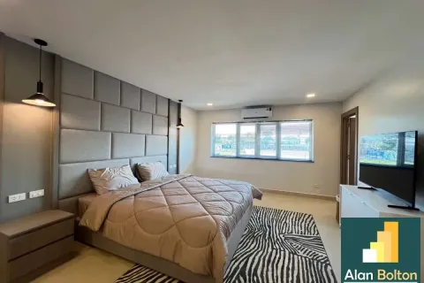 Casa de 4 dormitorios en Pattaya, Tailandia № 211439 - foto 12