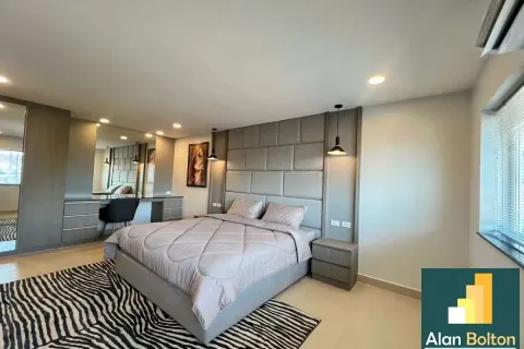 Casa de 4 dormitorios en Pattaya, Tailandia № 211439 - foto 11