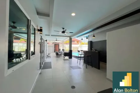 Casa de 4 dormitorios en Pattaya, Tailandia № 211439 - foto 13