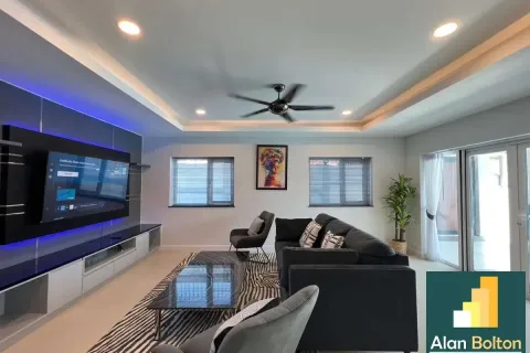Casa de 4 dormitorios en Pattaya, Tailandia № 211439 - foto 4