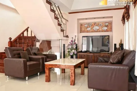 Casa de 5 dormitorios en Jomtien Beach, Pattaya, Tailandia № 211438 - foto 2