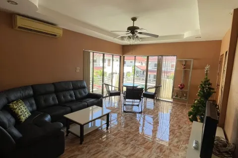 Casa de 4 dormitorios en Jomtien Beach, Pattaya, Tailandia № 211441 - foto 11