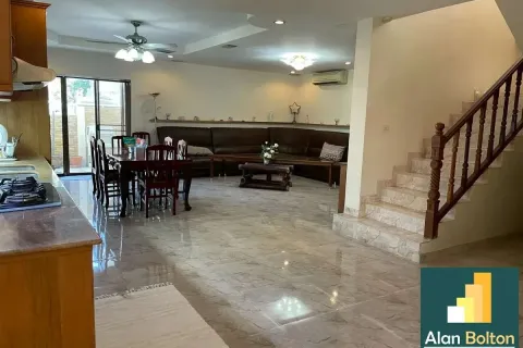 Casa de 4 dormitorios en Jomtien Beach, Pattaya, Tailandia № 211441 - foto 2