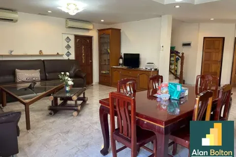 Casa de 4 dormitorios en Jomtien Beach, Pattaya, Tailandia № 211441 - foto 4