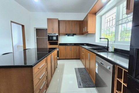 Villa in Pattaya, Thailand 5 bedrooms № 171858 - photo 7