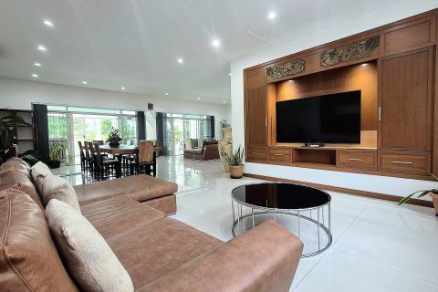 Villa in Pattaya, Thailand 5 bedrooms № 171858 - photo 9