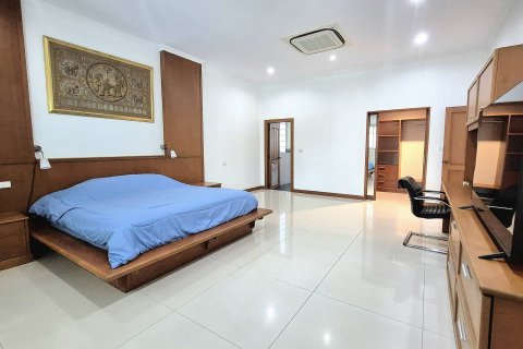 Villa in Pattaya, Thailand 5 bedrooms № 171858 - photo 16