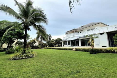 Villa in Pattaya, Thailand 5 bedrooms № 171858 - photo 3