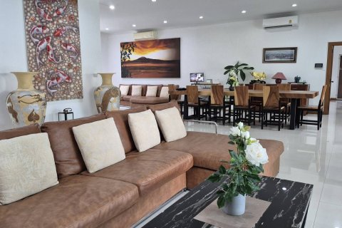 Villa in Pattaya, Thailand 5 bedrooms № 171858 - photo 14