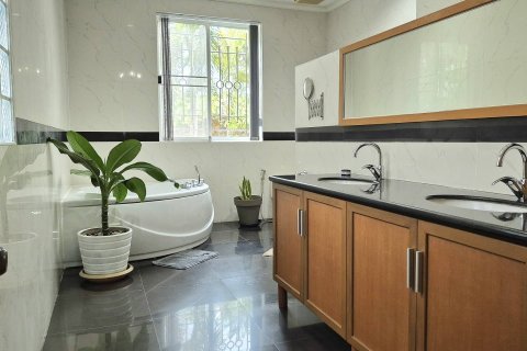 Villa in Pattaya, Thailand 5 bedrooms № 171858 - photo 18