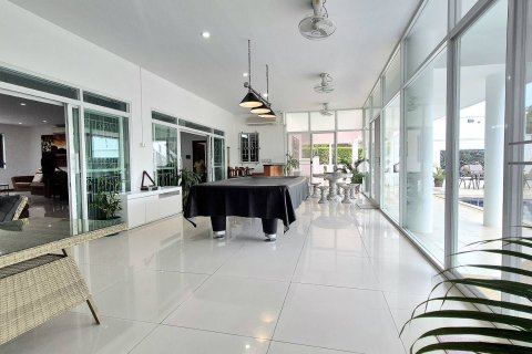 Villa in Pattaya, Thailand 5 bedrooms № 171858 - photo 15