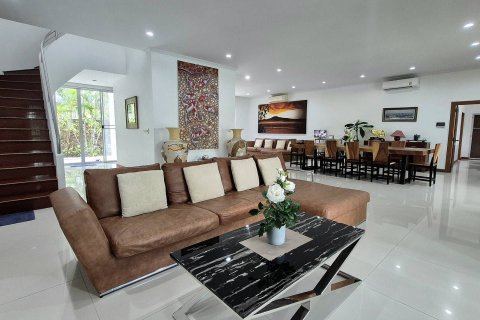 Villa in Pattaya, Thailand 5 bedrooms № 171858 - photo 13