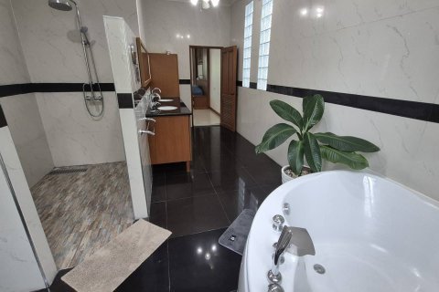 Villa in Pattaya, Thailand 5 bedrooms № 171858 - photo 19