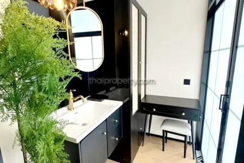 Casa de 4 dormitorios en Jomtien Beach, Pattaya, Tailandia № 213279 - foto 18