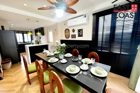 Casa de 4 dormitorios en Jomtien Beach, Pattaya, Tailandia № 213279 - foto 9