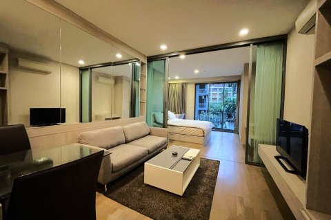 Студия в кондо в Клонг Тоэй, Бангкок, Таиланд № 156031 - фото 1