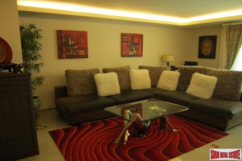Apartment in Pattaya, Thailand 2 bedrooms № 118552 - photo 2