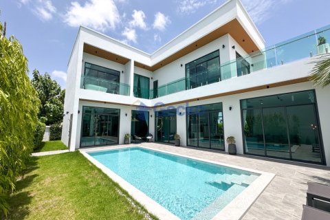 Maison à Pattaya, Thaïlande 4 chambres № 196259