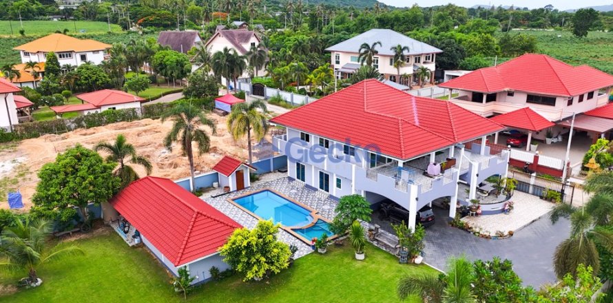 Maison à Pattaya, Thaïlande 5 chambres № 196254
