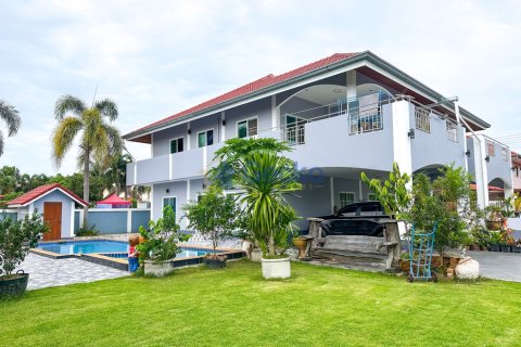 Maison à Pattaya, Thaïlande 5 chambres № 196254 - photo 3