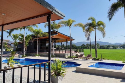 Maison à Chiang Mai, Thaïlande 6 chambres № 161223 - photo 1