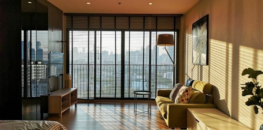 Studio in the Condo in Watthana, Bangkok, Thailand  № 161219