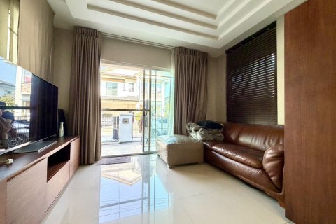 House in Pak Kret, Thailand 3 bedrooms № 159082 - photo 6