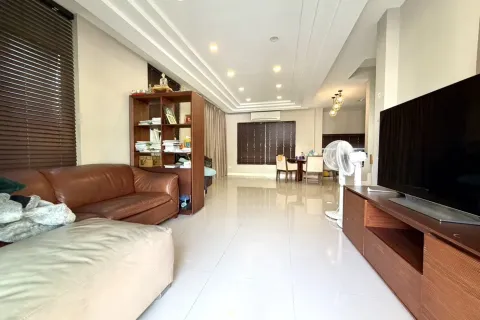 House in Pak Kret, Thailand 3 bedrooms № 159082 - photo 7