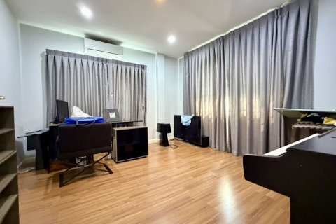 House in Pak Kret, Thailand 3 bedrooms № 159082 - photo 15