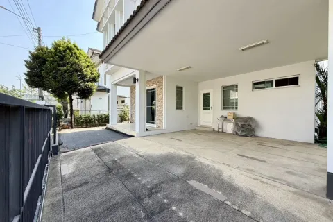 House in Pak Kret, Thailand 3 bedrooms № 159082 - photo 2