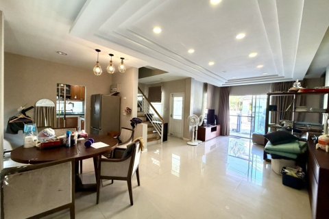House in Pak Kret, Thailand 3 bedrooms № 159082 - photo 8