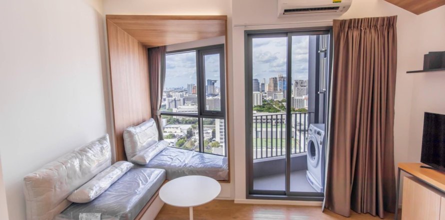 Studio in the Condo in Pathum Wan, Bangkok, Thailand № 159084