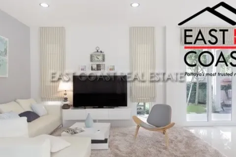 Casa de 4 dormitorios en Pattaya, Tailandia № 213937 - foto 10