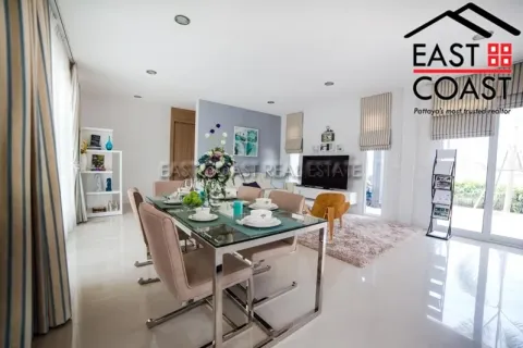 Casa de 4 dormitorios en Pattaya, Tailandia № 213937 - foto 11