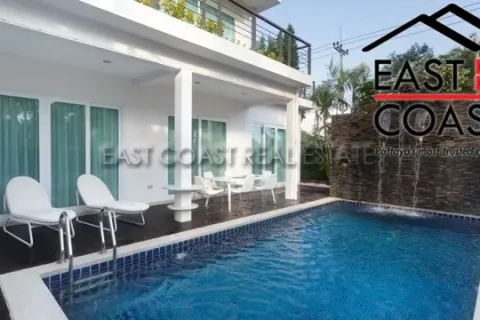 Casa de 4 dormitorios en Pattaya, Tailandia № 213937 - foto 2