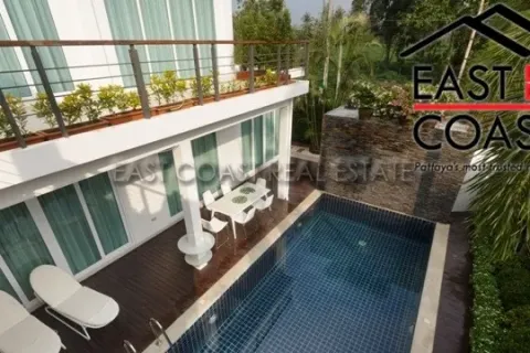 Casa de 4 dormitorios en Pattaya, Tailandia № 213937