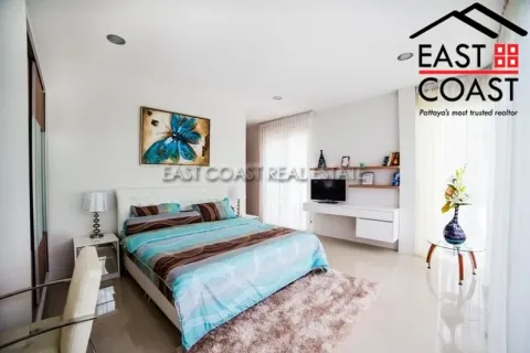 Casa de 4 dormitorios en Pattaya, Tailandia № 213937 - foto 20